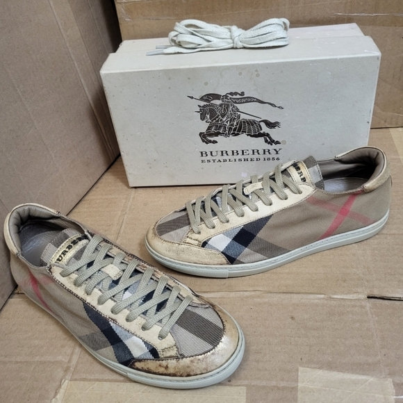 Burberry Shoes - Burberry Hartfields House Check Low Top Sneaker Women Size 10